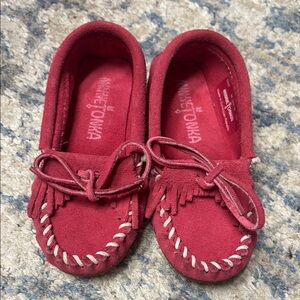 Minnetonka Kids Moccasins - Bright Pink